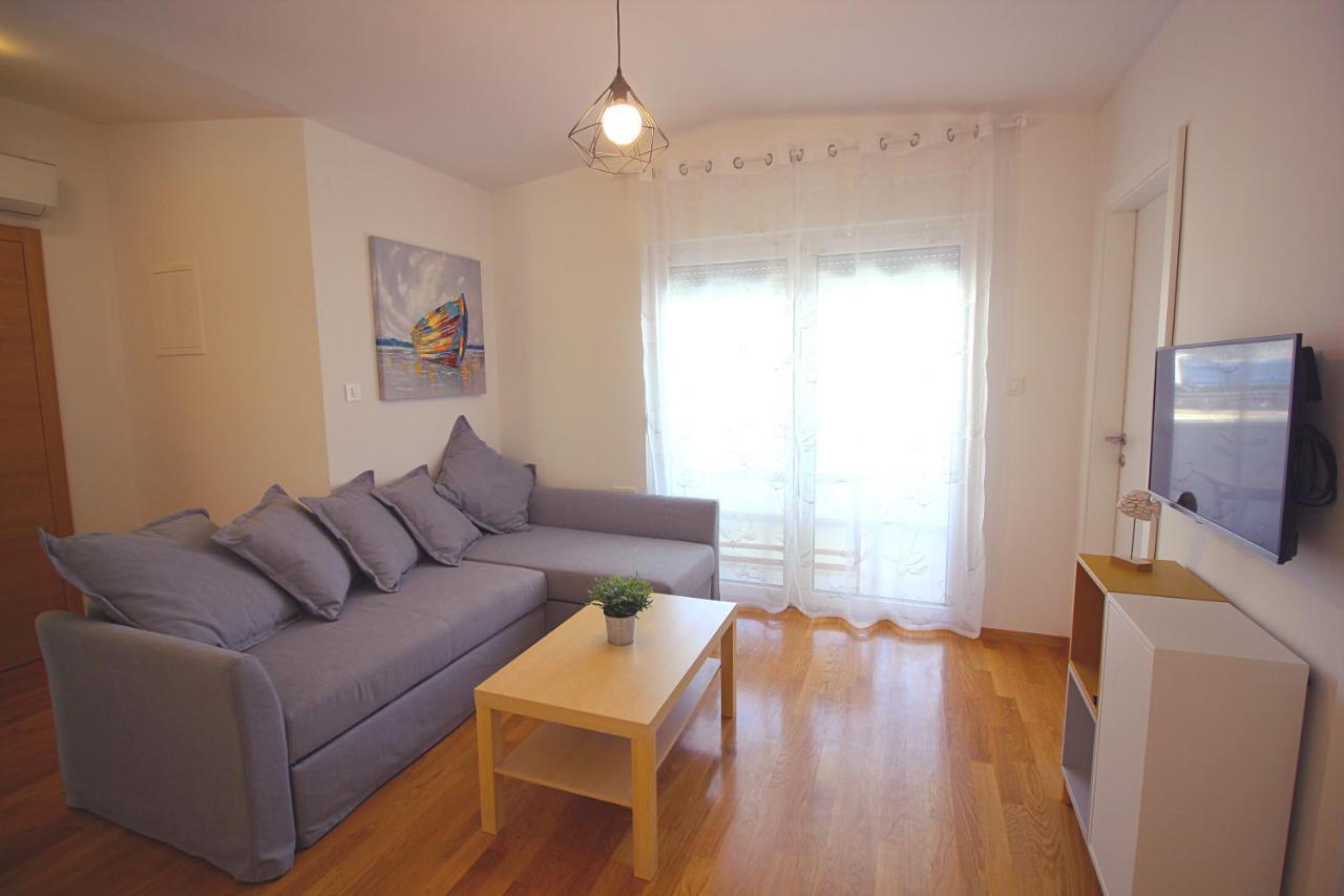 Sun Apartments Primošten Buitenkant foto